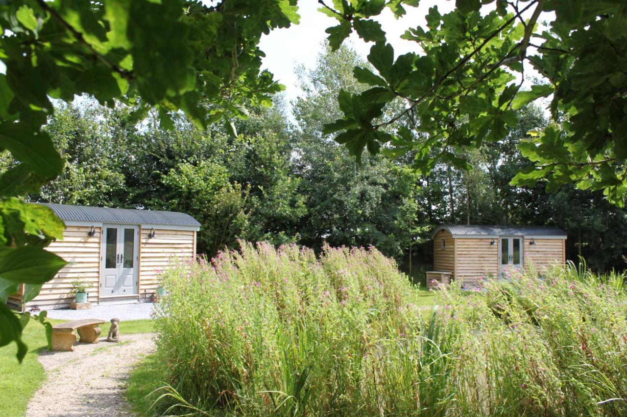 Luxury Shepherds Hut - The Sweet Pea By The Lake ヨーク エクステリア 写真